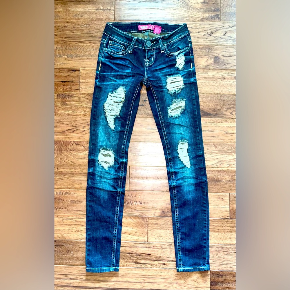 ⭐️NWOT vintage jeans Zana Di distressed/ ripped dark denim taped ankles jeans